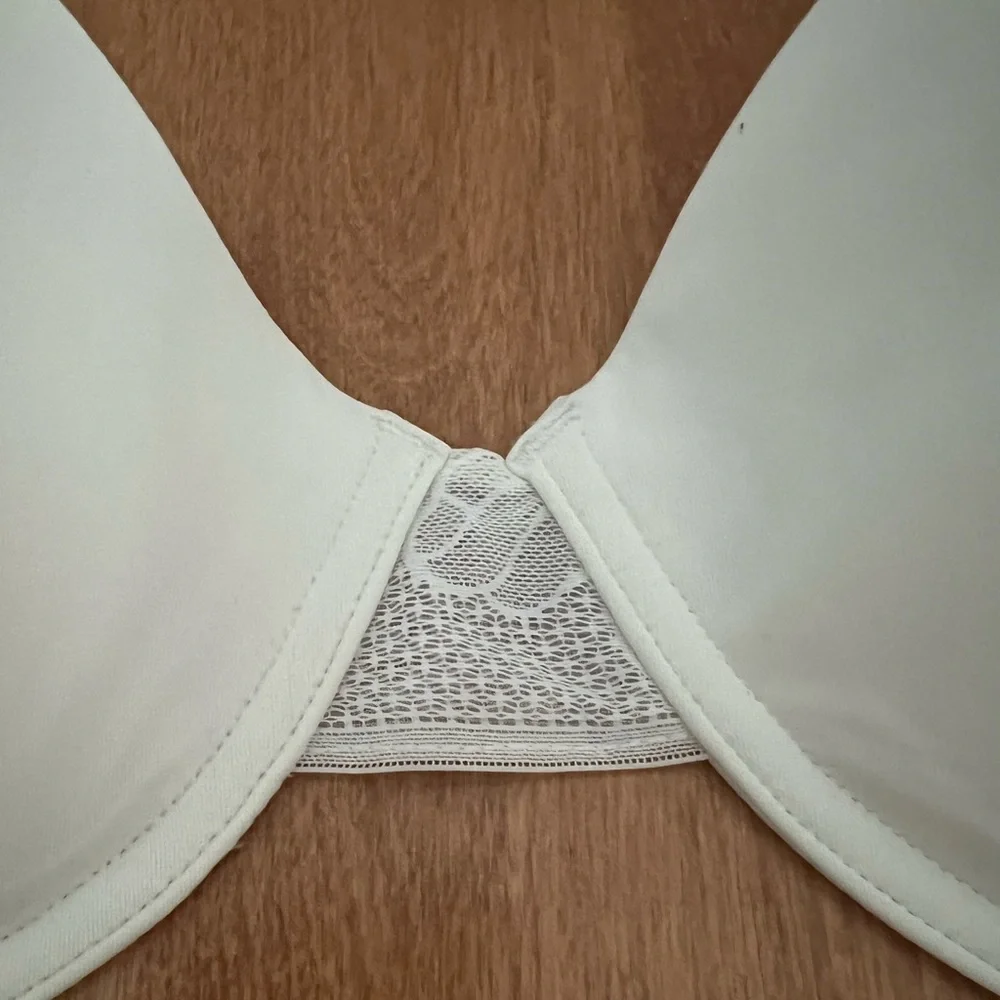Maidenform 40B Cream/White Lace Bra